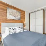 Daire Park Mariacka By Renters *